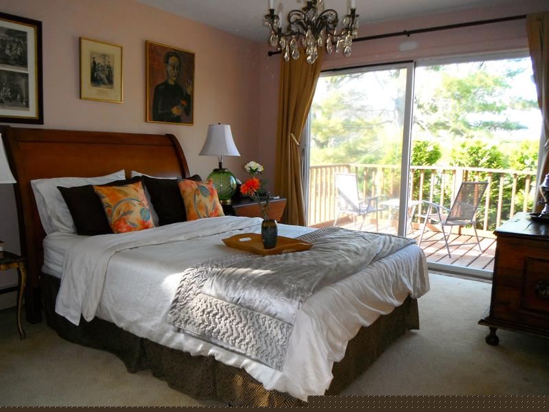 Main floor guest room